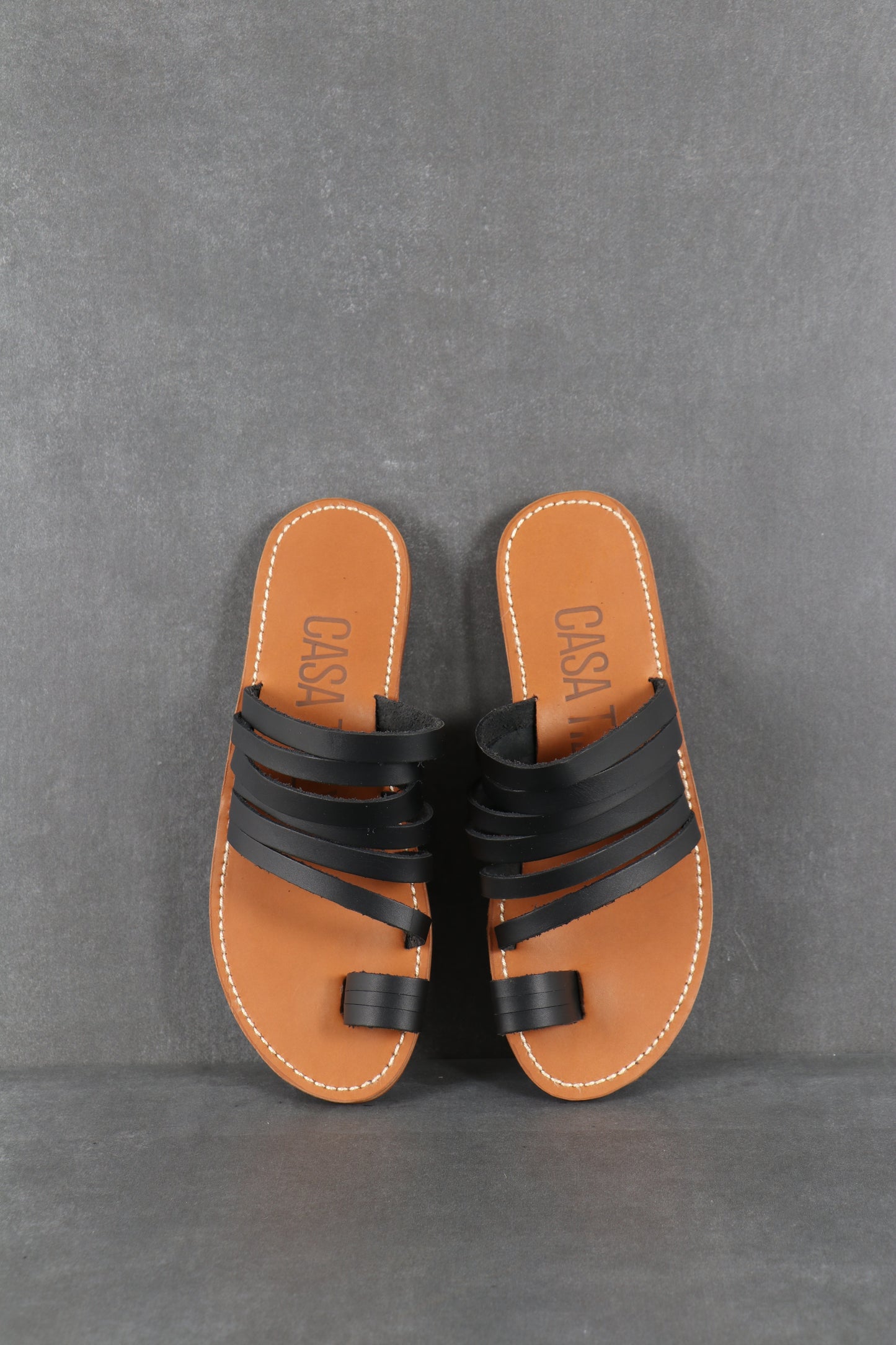Mules plates en cuir noires femmes.