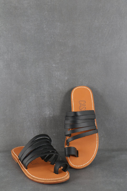 Mules plates en cuir noires femmes.